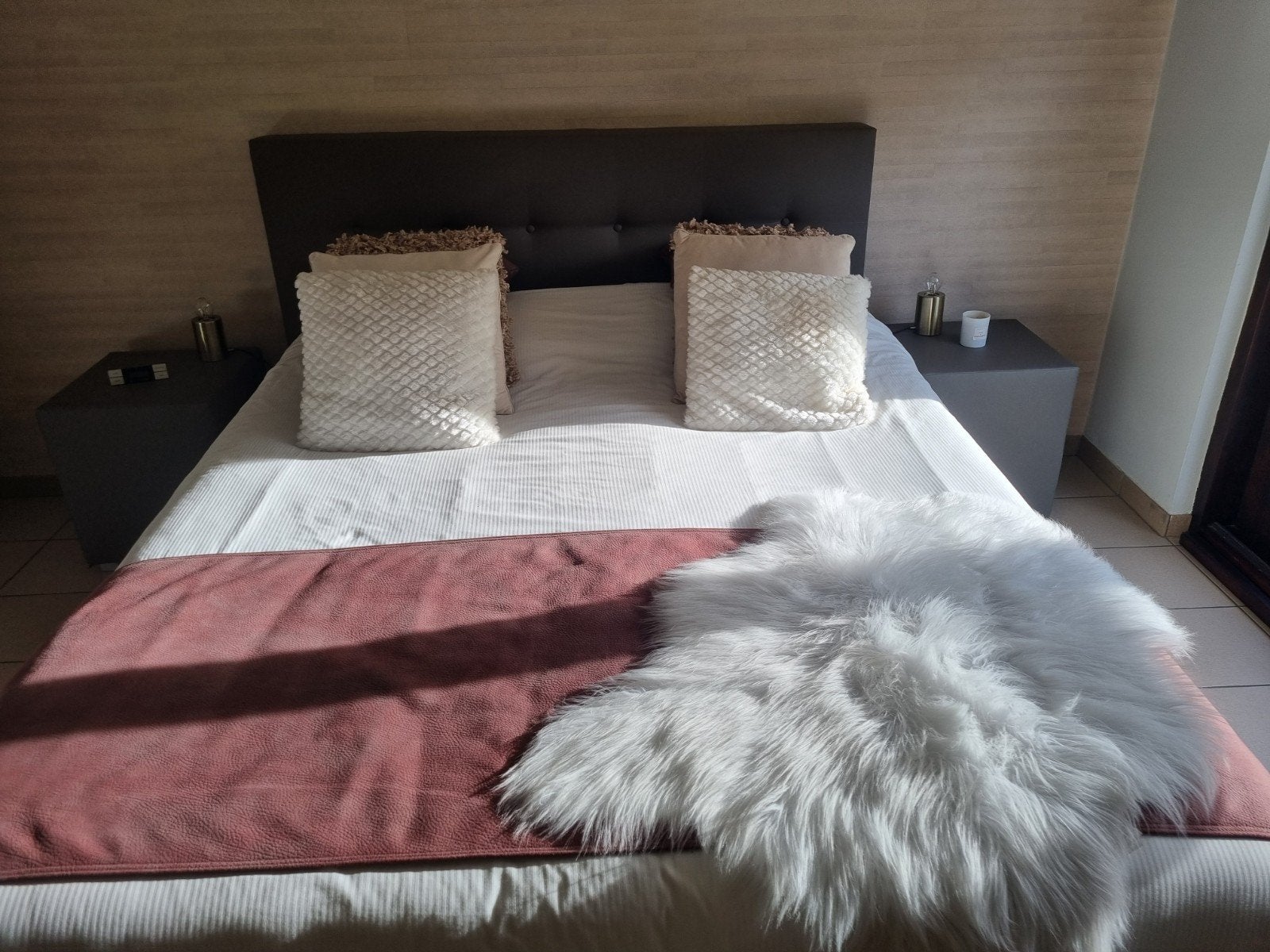 Boxspring in taupekleurig, Huis en Inrichting, Ophalen, Zo goed als nieuw, Tweepersoons, Modern