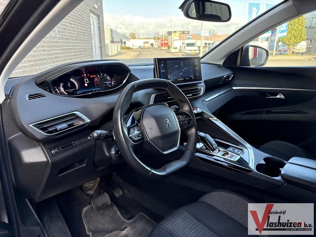 Peugeot 5008 1.2 PureTech Active | € 11.450,- NETTO! | Clima, Automaat, Parkeersensor, SUV of Terreinwagen, Zilver of Grijs