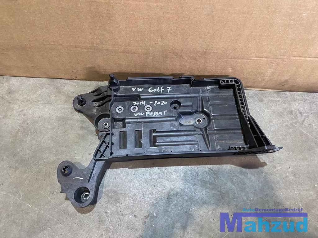 VW GOLF 7 Accubak accuhouder 2012-2019, Gebruikt, Volkswagen, Volkswagen AG, Vw@volkswagen.de
