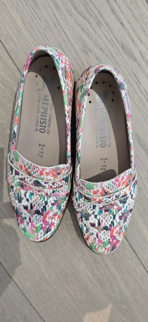 Leuke veelkleurige loafers Mephisto, Kleding | Dames, Schoenen met lage hakken, Ophalen of Verzenden, Zo goed als nieuw, Overige kleuren