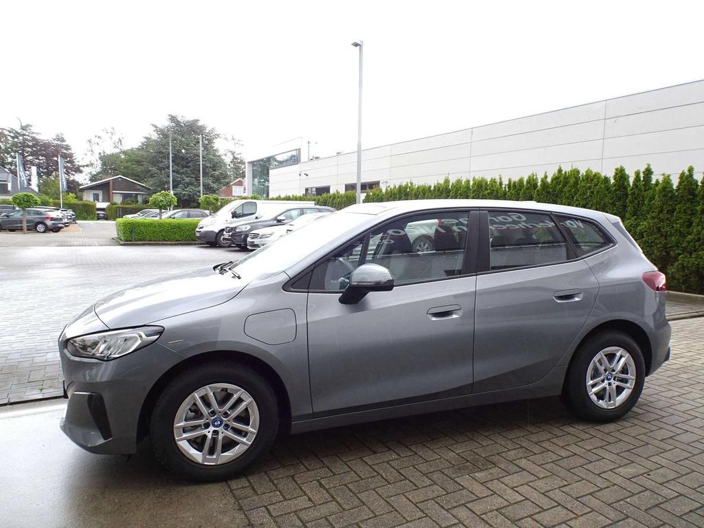 BMW 2 Serie Tourer 225 xeA PHEV (180 kW) CARPLAY,CAMERA,EL., Stof, Gebruikt, https://public.car-pass.be/vhr/3bce9685-7531-437b-b866-e3faf4f7cb91