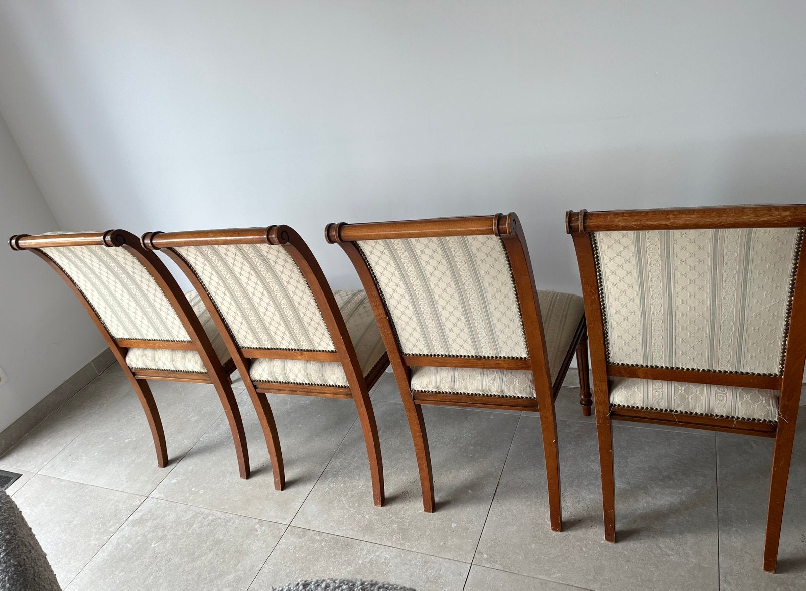 Gratis af te halen: 4 stoelen kerselaar renovatie/stofferen, Ophalen, Hout, Gebruikt, Bruin
