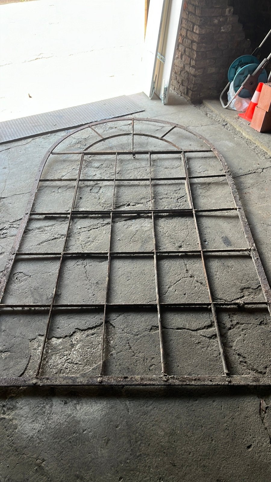 FENÊTRE ANCIENNE EN FER FORGÉ  4 pièces disponibles, Antiek en Kunst, Antiek | Woonaccessoires, Ophalen