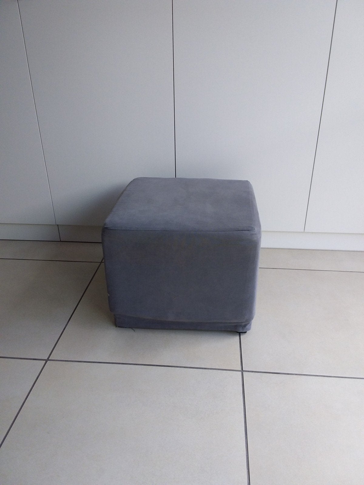 Poef grijs, Ophalen, Zo goed als nieuw, Tijdloos