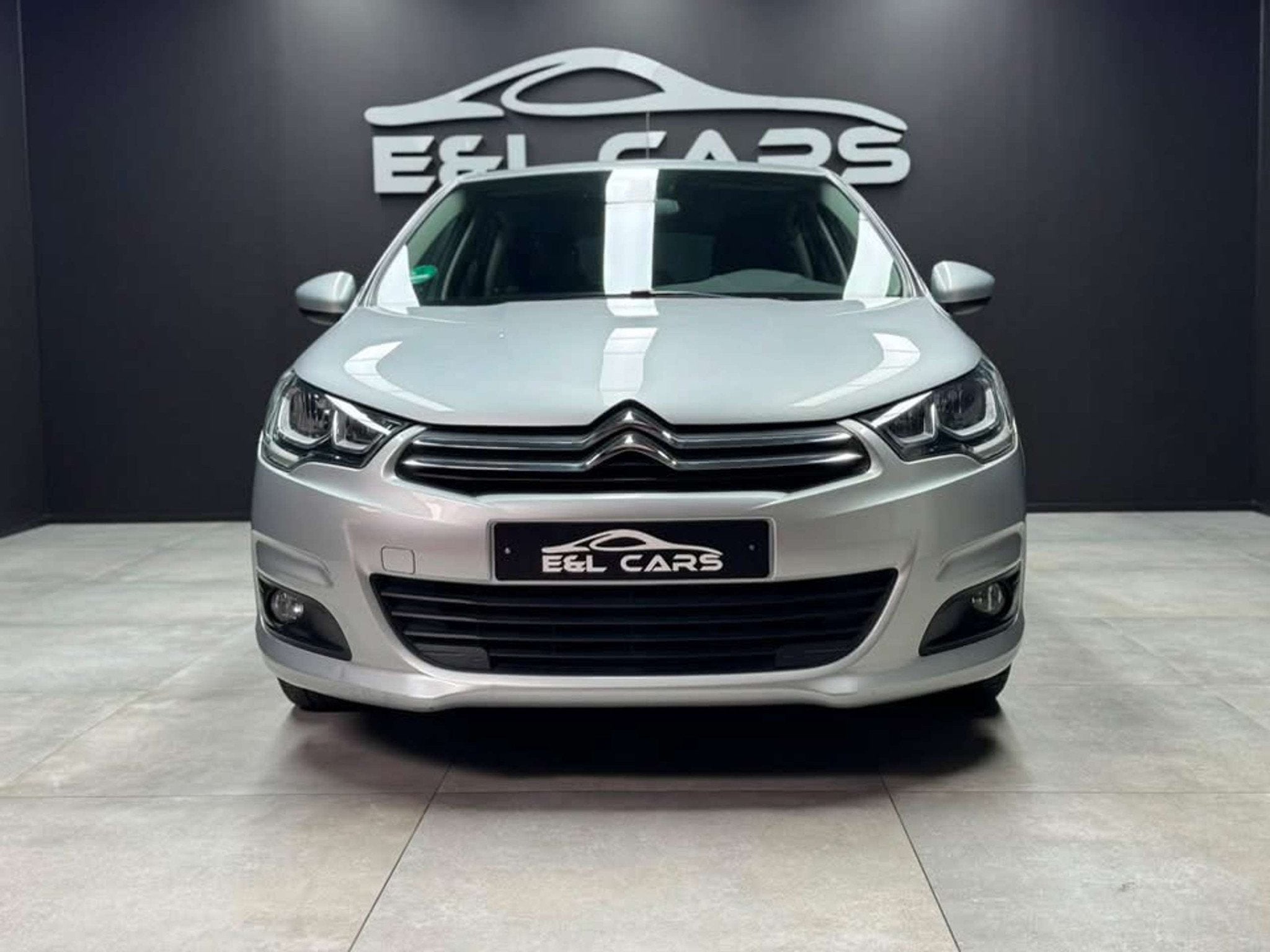 Citroën C4 C4 1.4i *12 mois de garantie* (bj 2015), Auto's, Citroën, Euro 5, Stof, Gebruikt, Zwart
