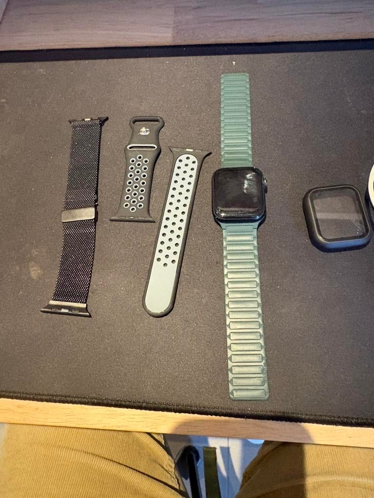 Apple Watch SE 44mm, Zwart, IOS, Ophalen of Verzenden, Zo goed als nieuw