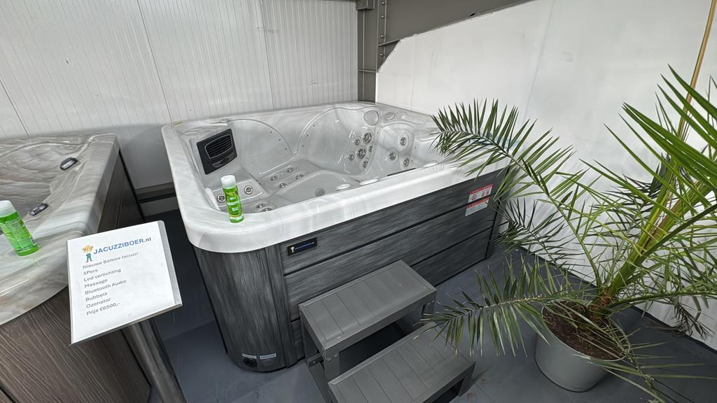 Nieuwe wit grijs spa met balboa besturing, Tuin en Terras, Ophalen of Verzenden, Nieuw, Verlichting