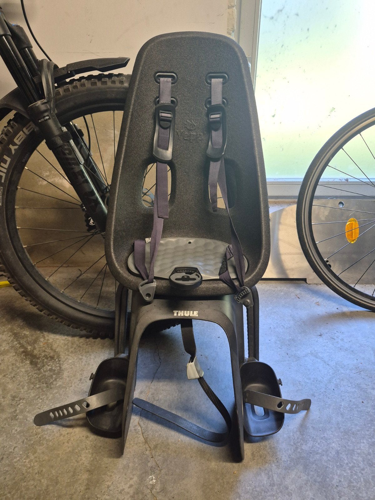 Siège vélo enfant arrière Thule Yepp Nexxt Maxi, Vélos & Vélomoteurs, YEPP/THULE, Repose-pieds, 9 à 36 kg, Enlèvement