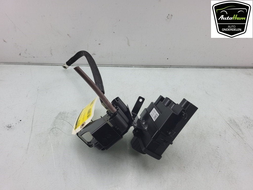 ZEKERINGKAST Volkswagen Multivan T7 (|7T0937517A|), Dhr. J. Ham, Gebruikt, Volkswagen, Administratie@autoham.nl