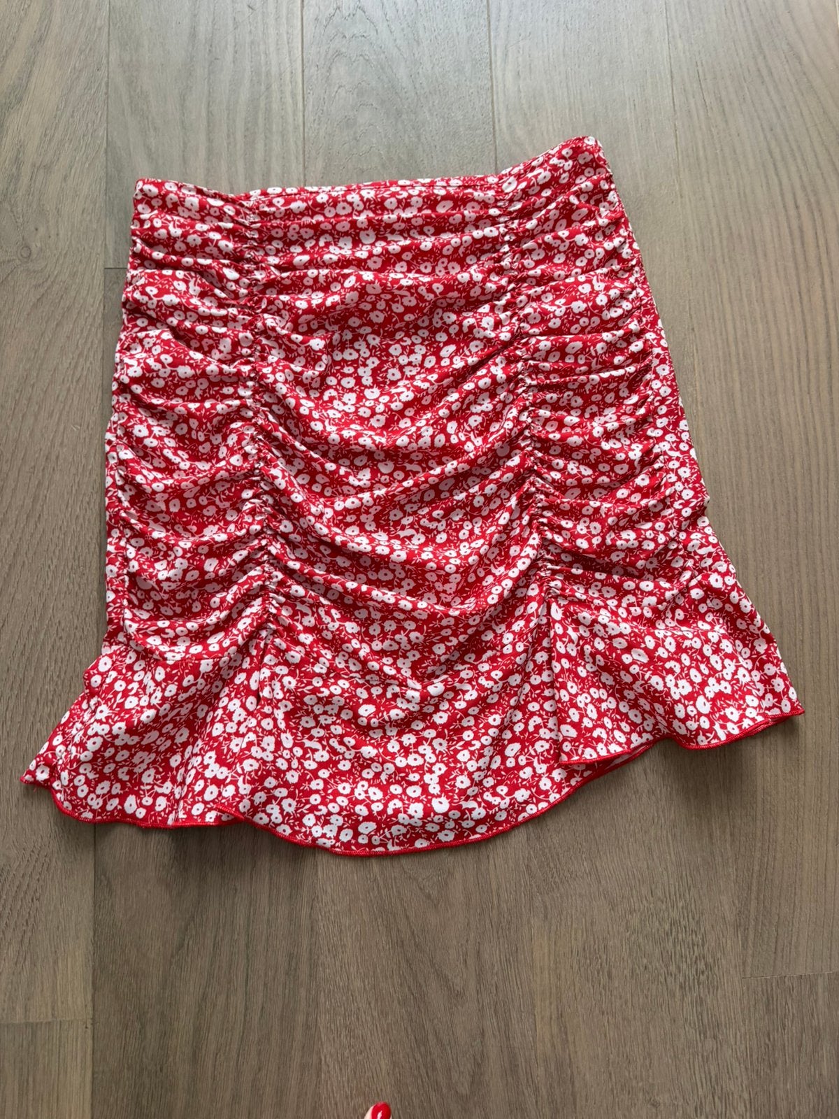 Rood met wit rokje maat s, Vêtements | Femmes, Jupes, Rouge, Enlèvement ou Envoi, Comme neuf, Au-dessus du genou