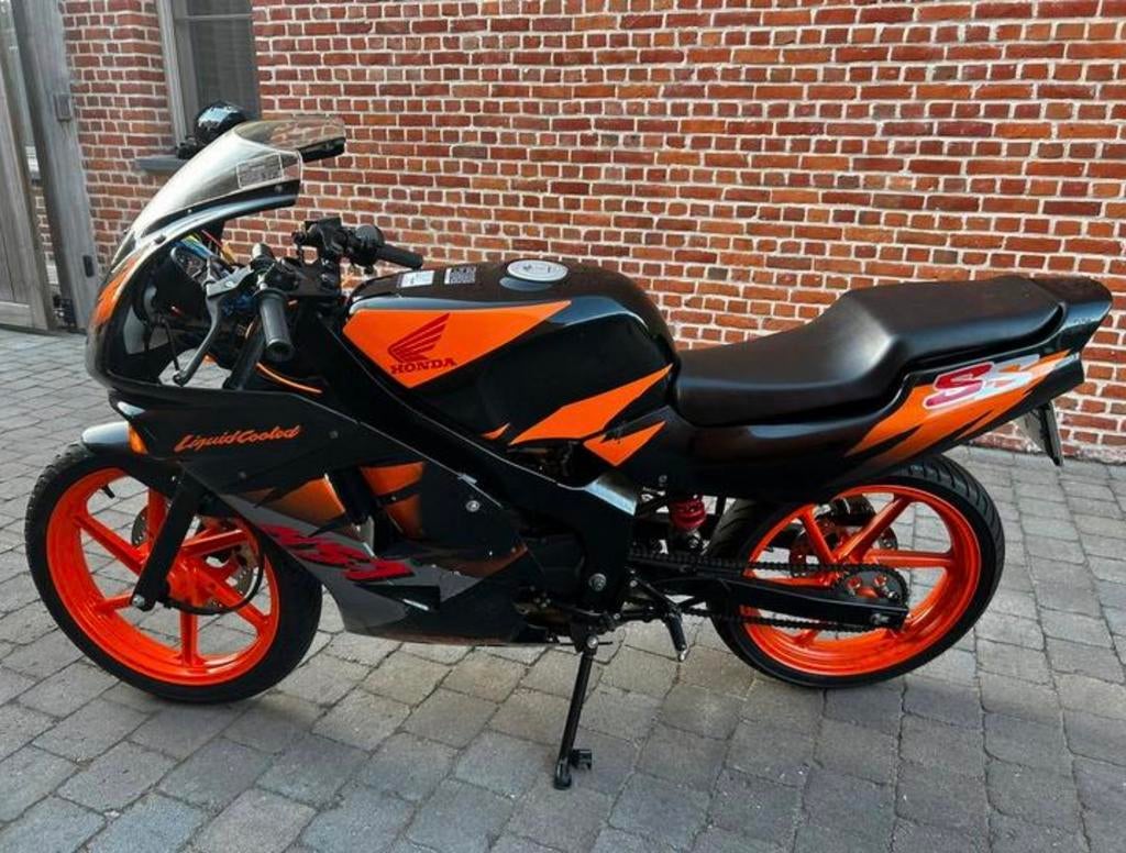 Honda NS-1, Motoren, Particulier