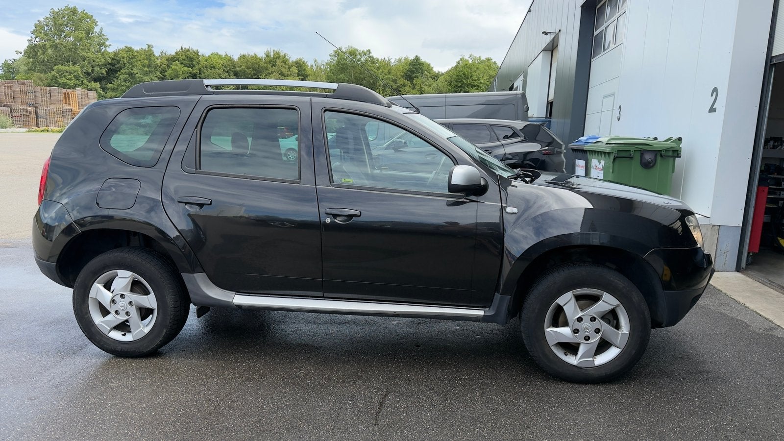 Dacia Duster 1.6i Benzine 4x2 Laureate GARANTIE, Zwart, 4 cilinders, Duster, Zwart