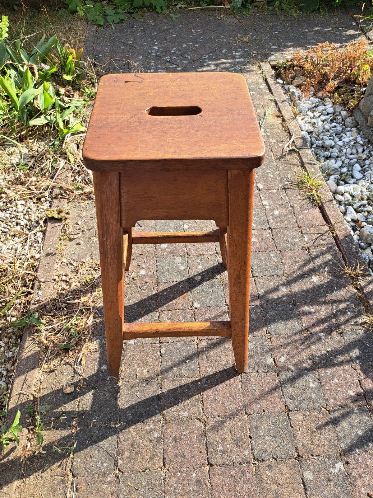 Ancien tabouret en bois