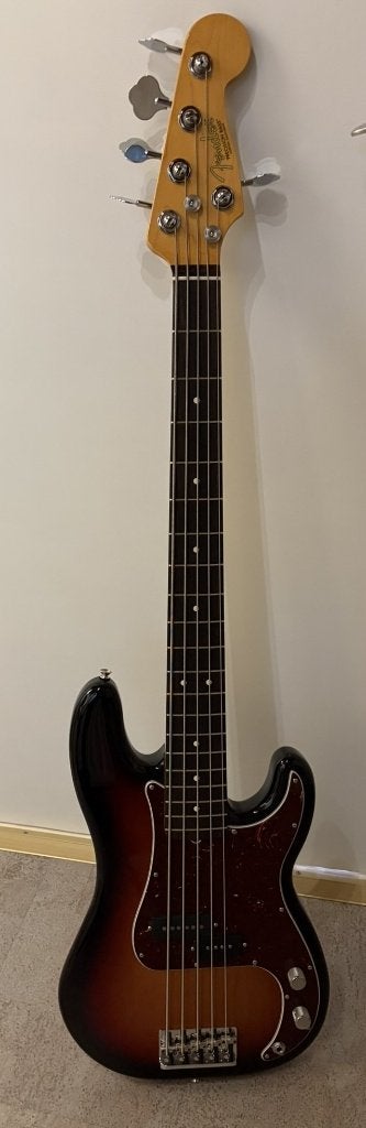 Fender American prof || precision Bass 5 string, Muziek en Instrumenten, Snaarinstrumenten | Gitaren | Bas, Ophalen, Zo goed als nieuw
