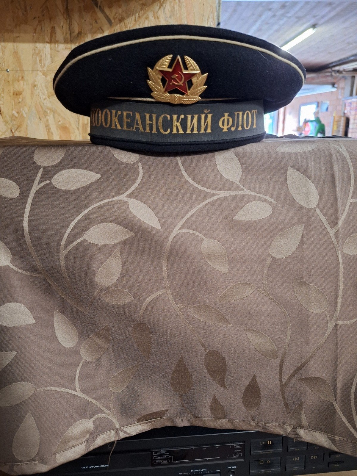 Russische originele matrozen beret, Ophalen