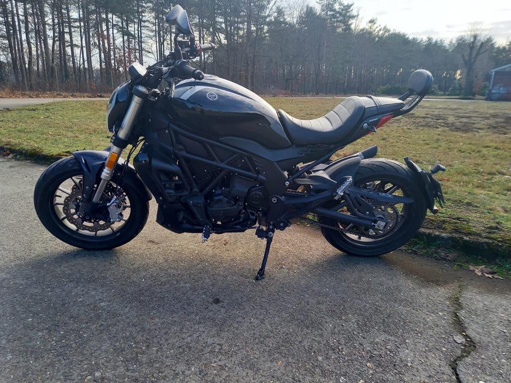 Benelli 502c cruiser bj2024 6800km met lichte schade, Motoren, Bedrijf