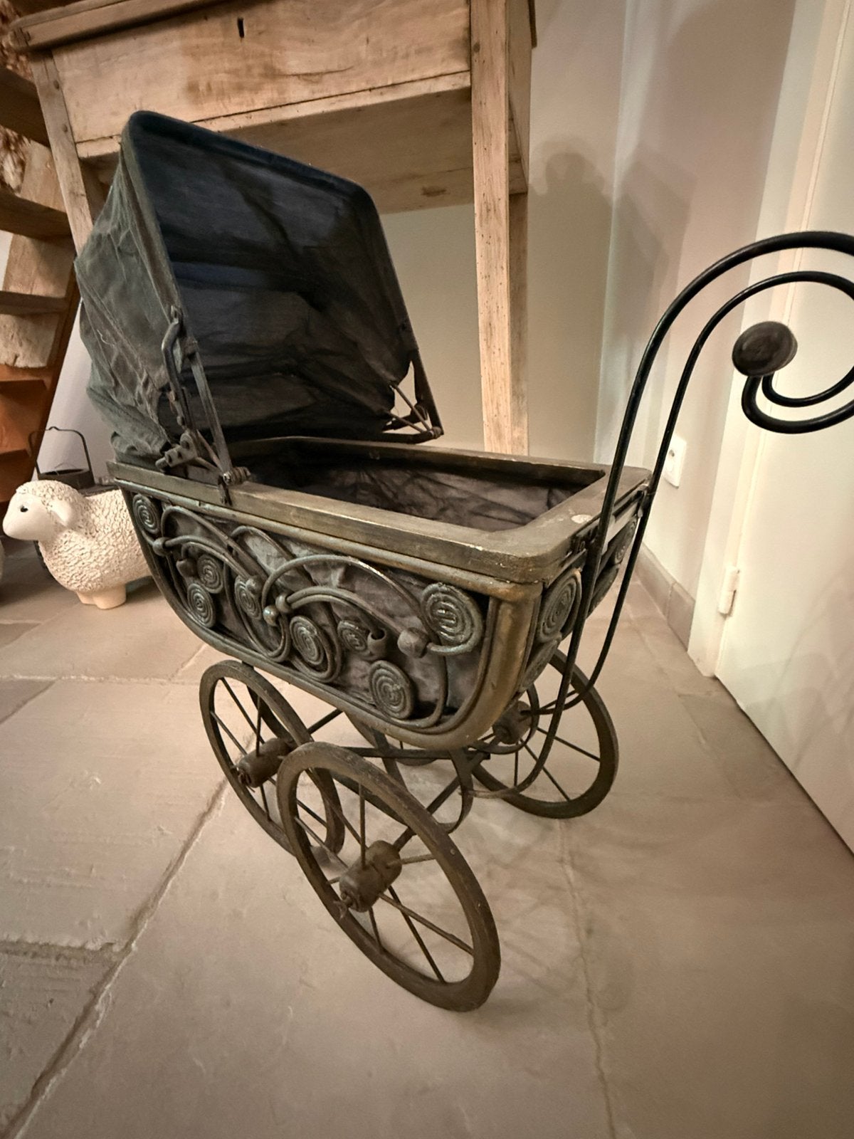 Oude poppenwagen , decoratief & landelijk, Kinderen en Baby's, Kinderwagens en Combinaties, Ophalen, Gebruikt