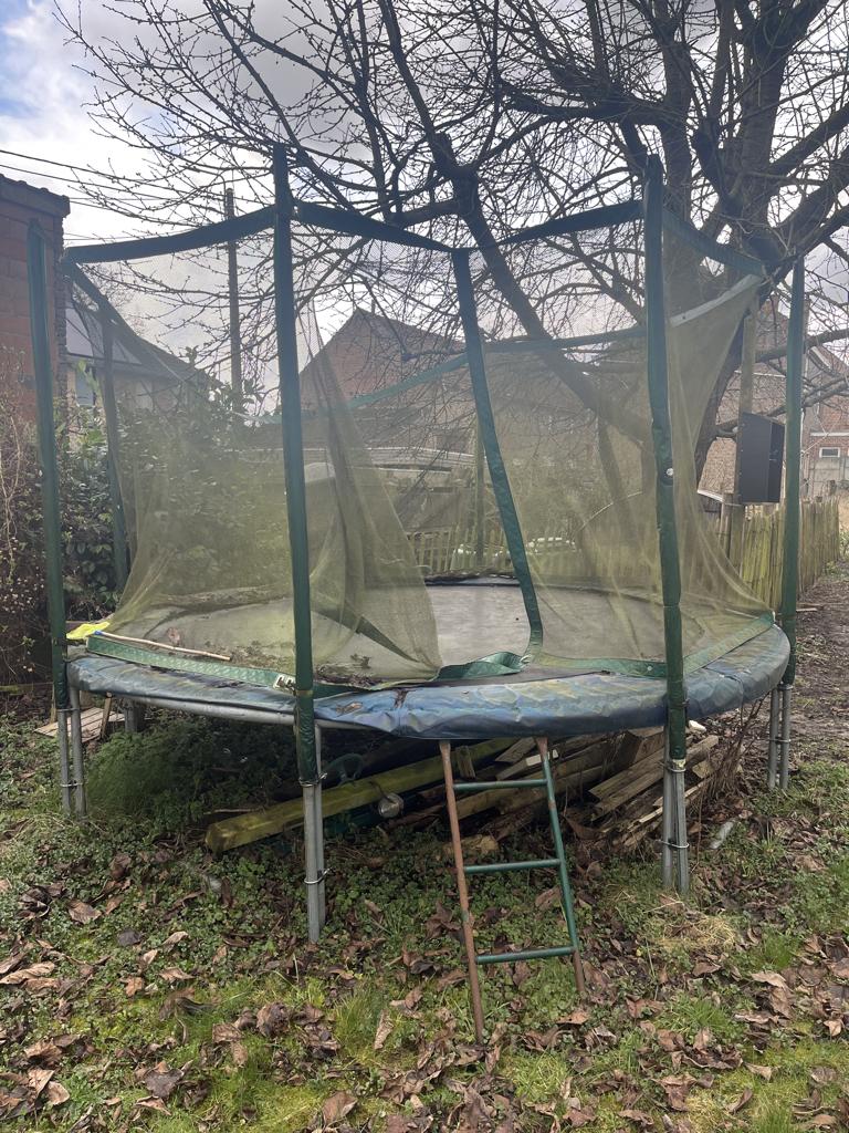 Trampoline met net, Enlèvement, Utilisé