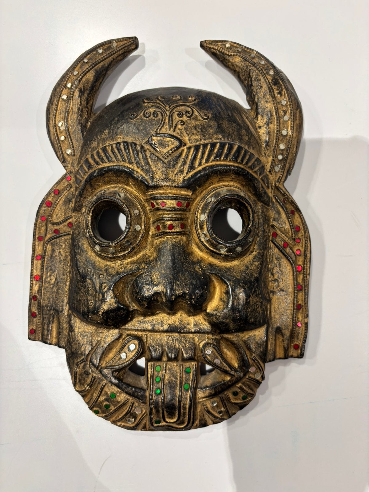 Maskers om op te hangen, Ophalen