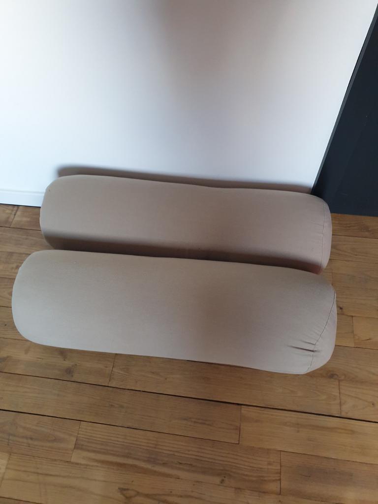 2 rolkussens beige ,taupe kleur, Enlèvement