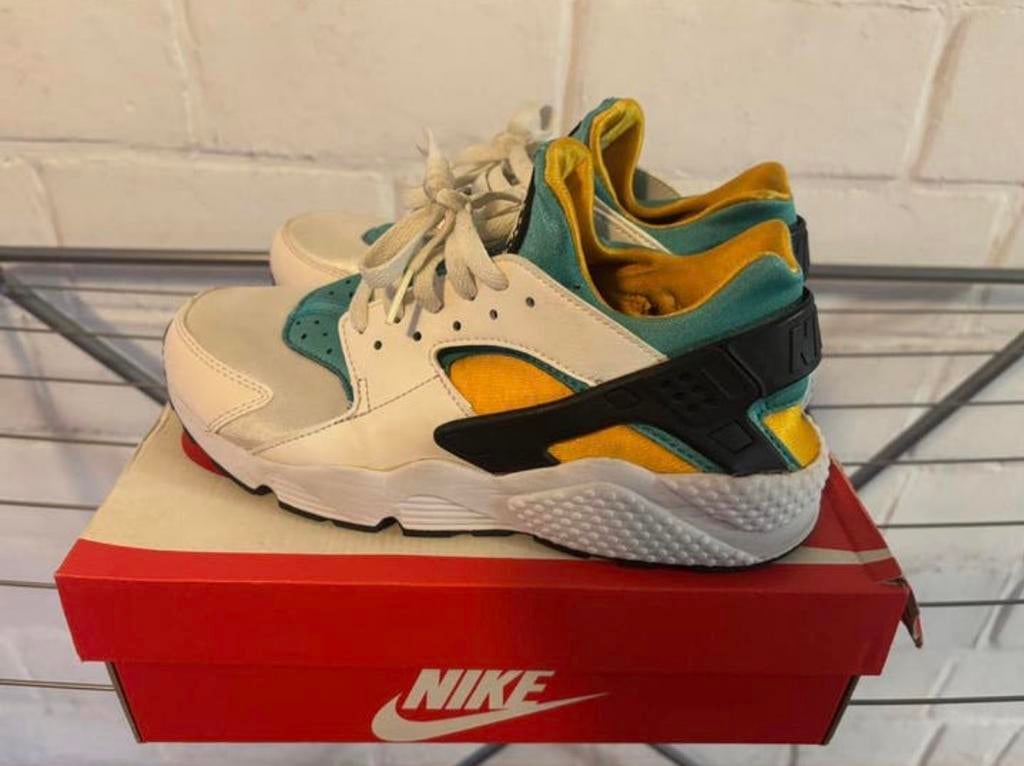 Nike Air Huarache Run retro size 42, Kleding | Heren, Schoenen, Ophalen, Wit, Zo goed als nieuw, Sneakers