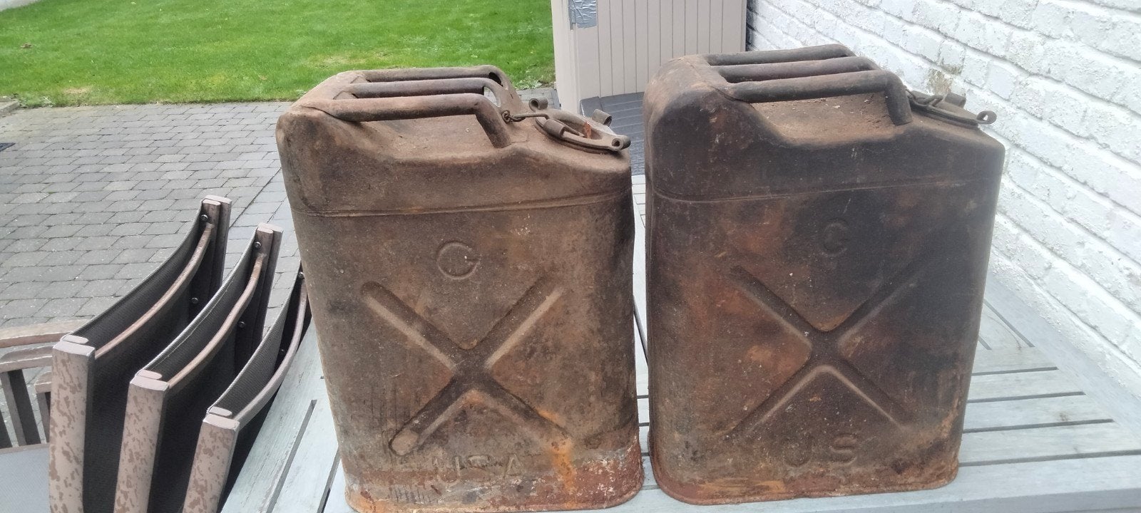 US jerrycans, Ophalen