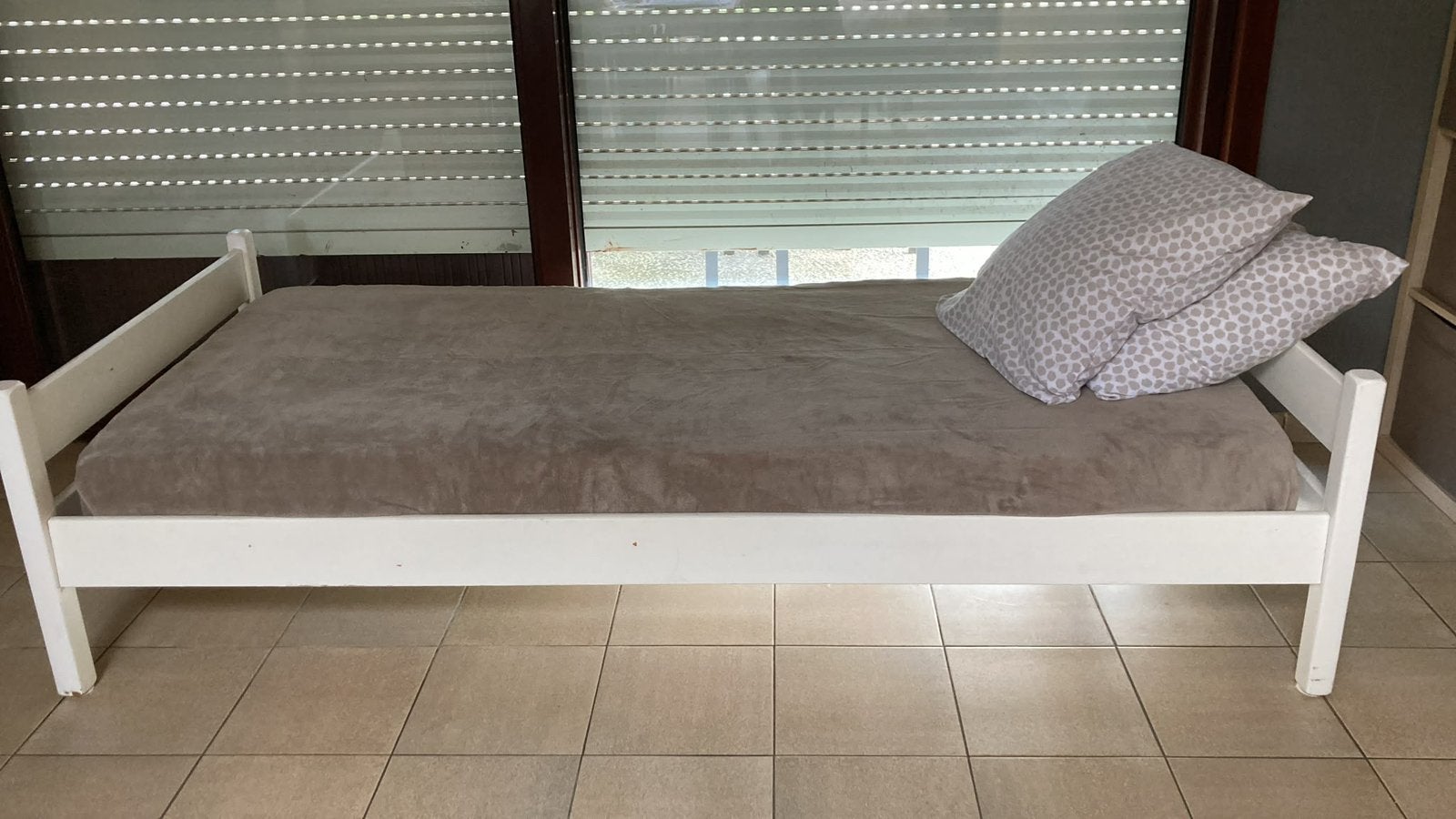 Gratuit - Lit avec matelas, Maison & Meubles, Autres dimensions, 210 cm, Une personne, Enlèvement
