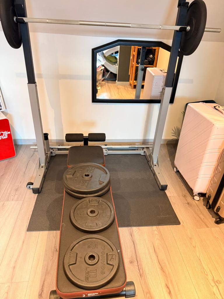 Halterbank & Squat Rack, Enlèvement, Comme neuf, Plaques d'haltères