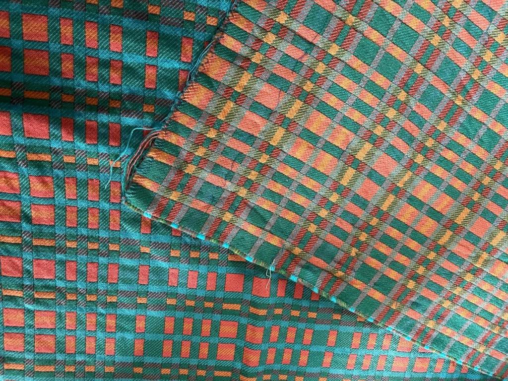 Deux pièces de tissu d'ameublement double face 100 % laine d, Laine, 200 cm ou plus, Autres couleurs, Comme neuf