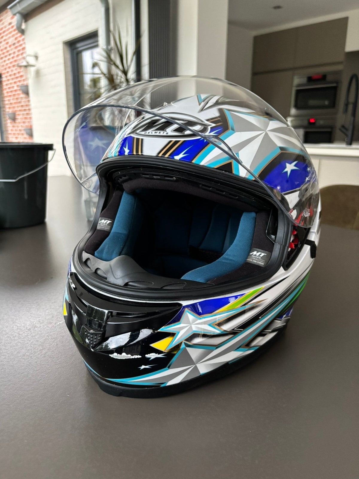 Motorhelm, Motoren, Ophalen, M