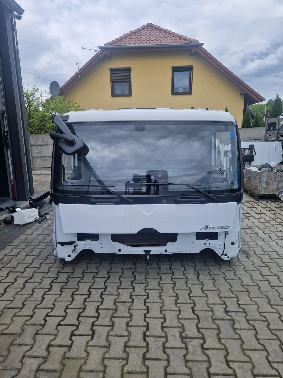 MB ATEGO CABINE EURO 6 TUNEL VOOR 6 CYL.MOTOR WITHOUT SEAT 0, Carrosserie et Tôlerie, Utilisé, -, -