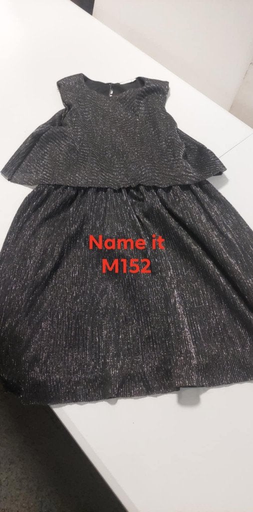 Zwart met glinsters 3€ maat 152 Name It, Enfants & Bébés, Vêtements enfant | Taille 152, Robe ou Jupe, Name-It, Comme neuf, Enlèvement