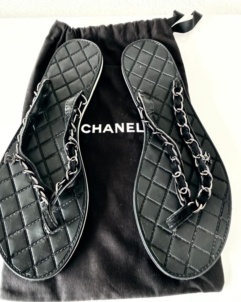 CHANEL KETTING SLIPPERS (NEW €650) 💛💛💛, Kleding | Dames, Schoenen, Slippers, Verzenden, Zwart, Zo goed als nieuw