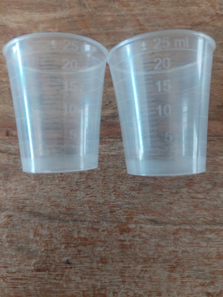 Kleine plastic bekers van 25 ml, Verzamelen, Glas en Drinkglazen, Ophalen