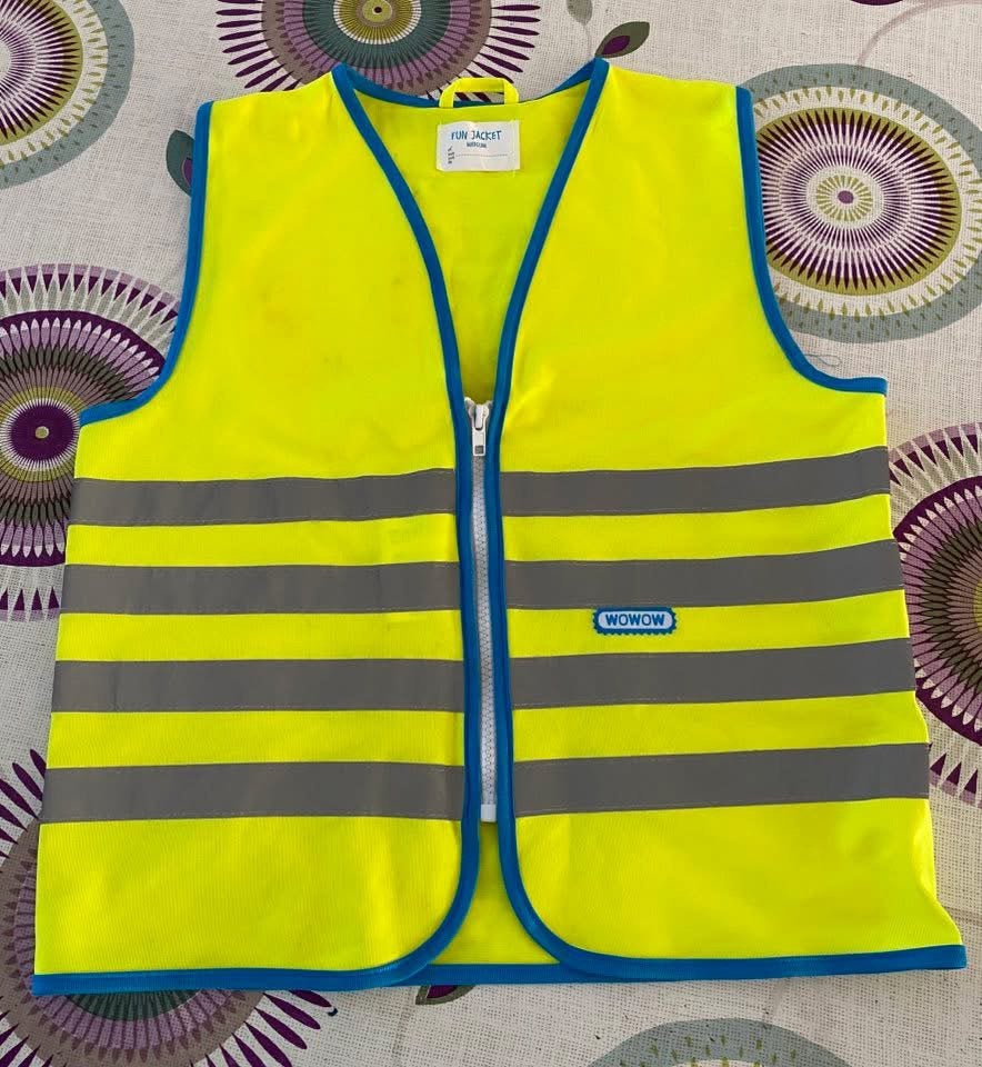 Leuke jas — kindermaat M lees, Kinderen en Baby's, Kinderkleding | Maat 122, Ophalen of Verzenden, Zo goed als nieuw