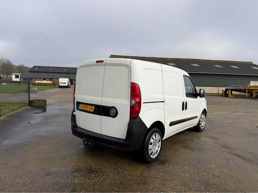 Véhicule commercial cargo Doblò Fiat GNC 2011, Autos, Euro 5, Entreprise, Boîte manuelle, Occasion