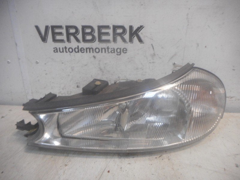 PHARE / OPTIQUE AVANT GAUCHE Ford Mondeo II (98bg13006ff), Robert Bosch AG, Robert-Bosch-Allee 1
74232  Abstatt, DE, Engineering@bosch.com