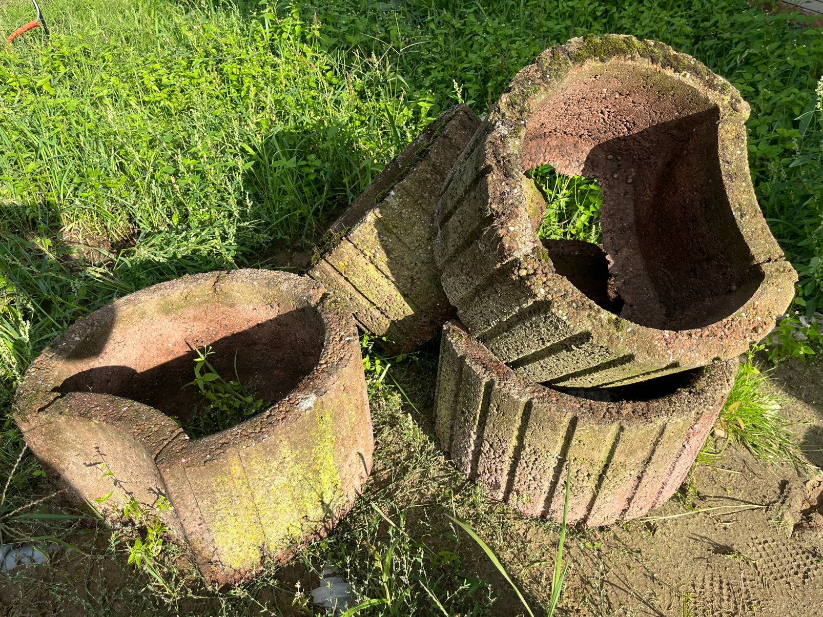 4 plantenbakken beton roodkleurig gebruikt, Ophalen, Zo goed als nieuw, Beton, Tuin