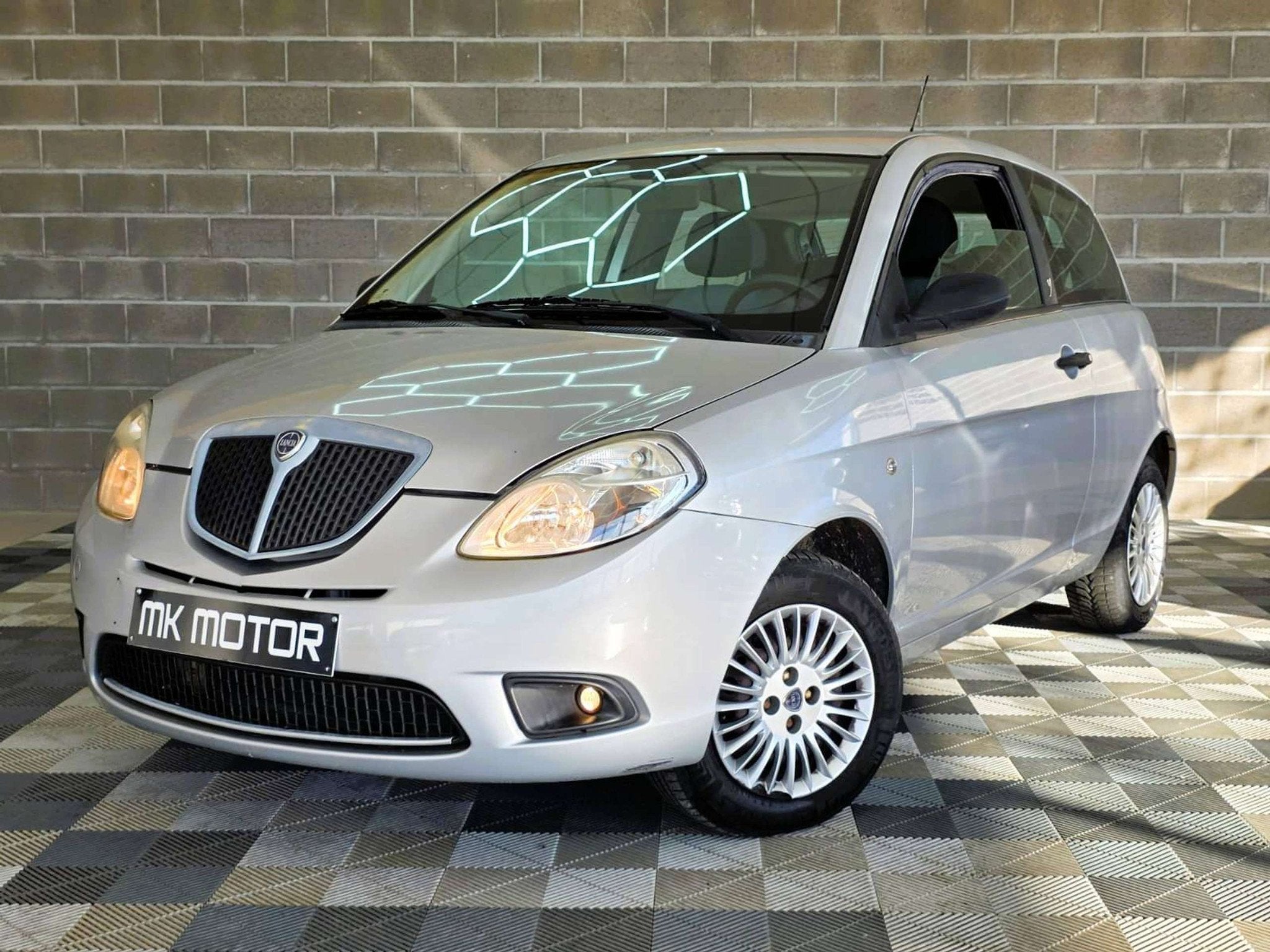 Lancia Ypsilon 1.2 ESSENCE 60CV (bj 2009), Voorwielaandrijving, 4 zetels, Stof, 1242 cc