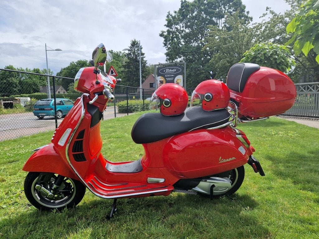 Vespa, Motos, Motos | Piaggio, 300 cm³, Scooter, Permis Moto A2 minimum, 12 à 35 kW