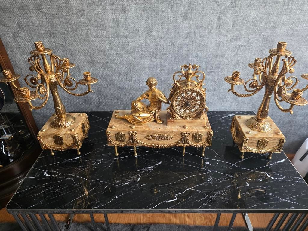 Orgulo schouw klok met kandelaars marmer en koper, Antiek en Kunst, Ophalen