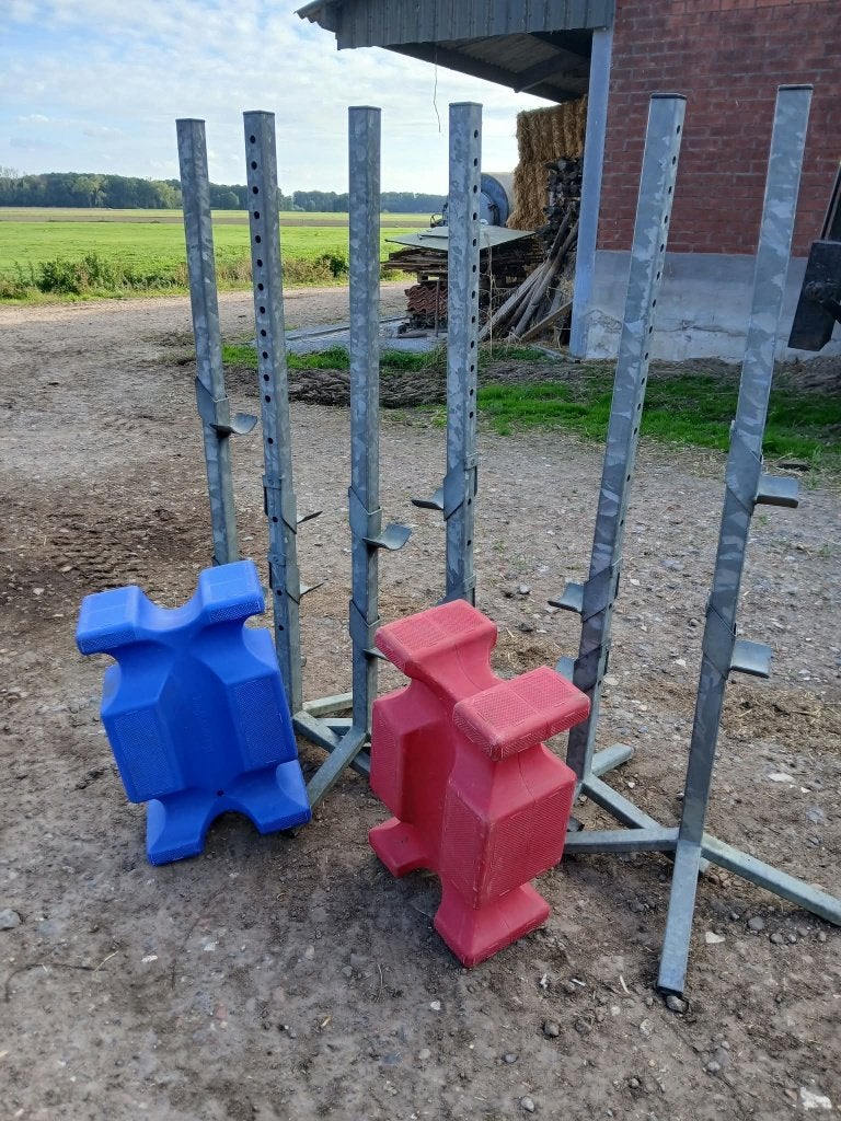 6 gegalvaniseerde springstaanders + 2 blokken, Enlèvement, Comme neuf, Obstacle