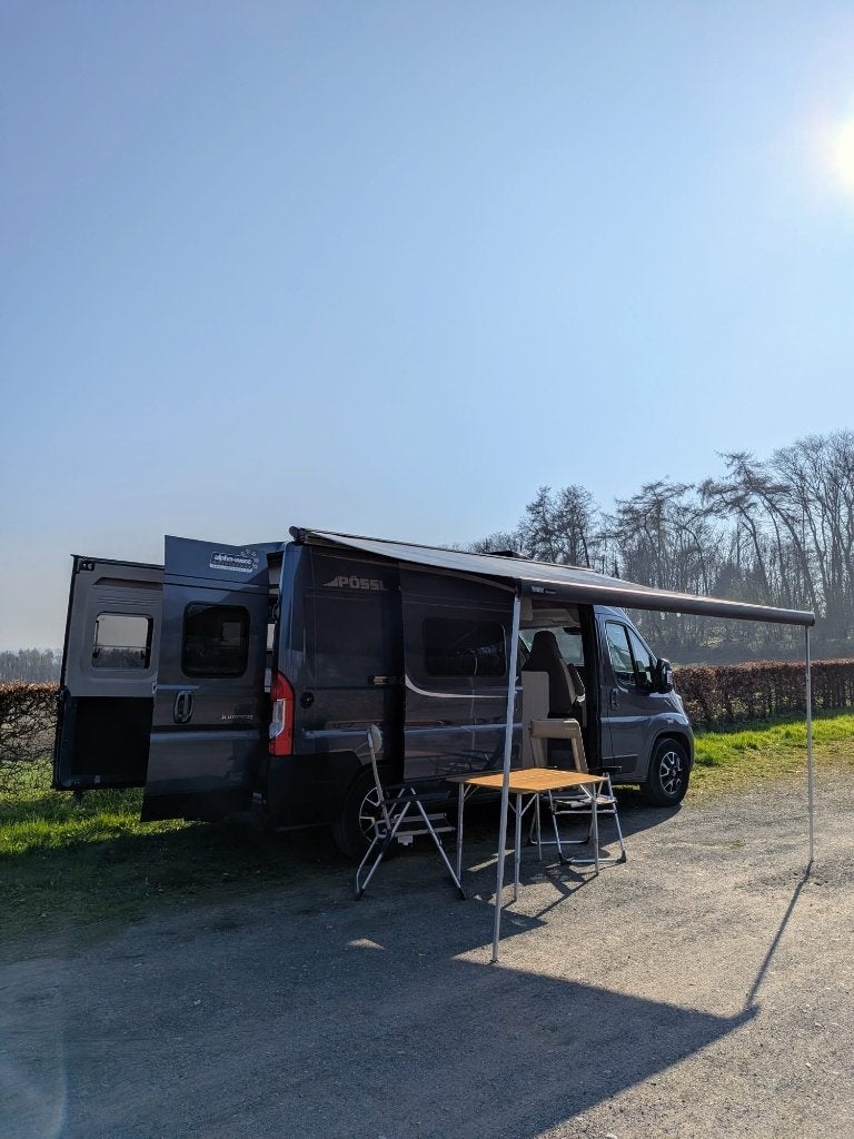 Campervan PÖSSL 2 WIN R PLUS met trekhaak, Siège standard, Pössl, 5 à 6 mètres, Douche