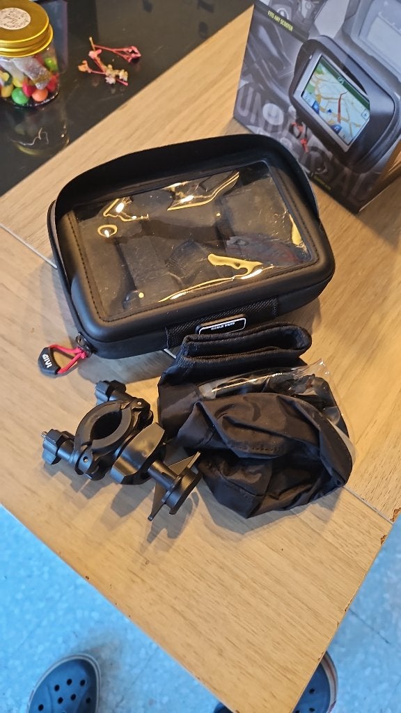 Givi S954B smartphone gps houder motorfiets scooter, Motoren, Accessoires | Koffers en Tassen, Ophalen of Verzenden, Nieuw