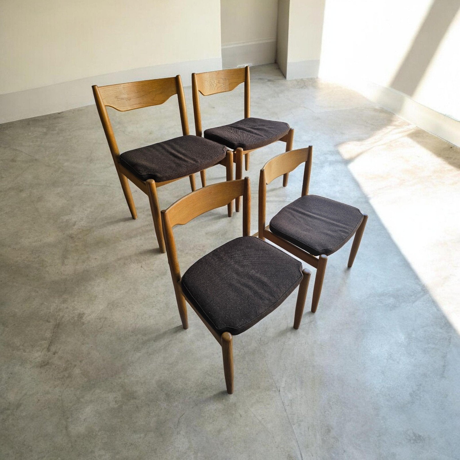 4 Vintage design midcentury stoelen, Antiek en Kunst, Ophalen