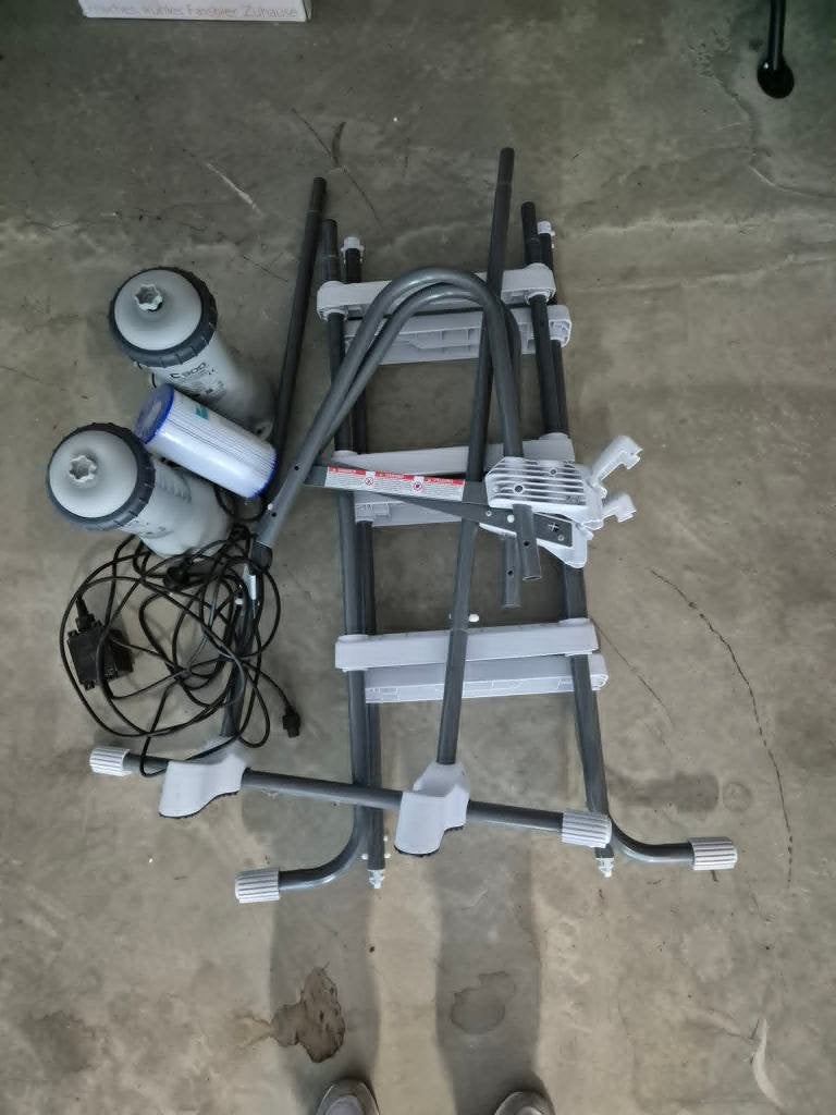 Intex - Lot Echelle & 2 pompes, Enlèvement, Comme neuf, Échelle