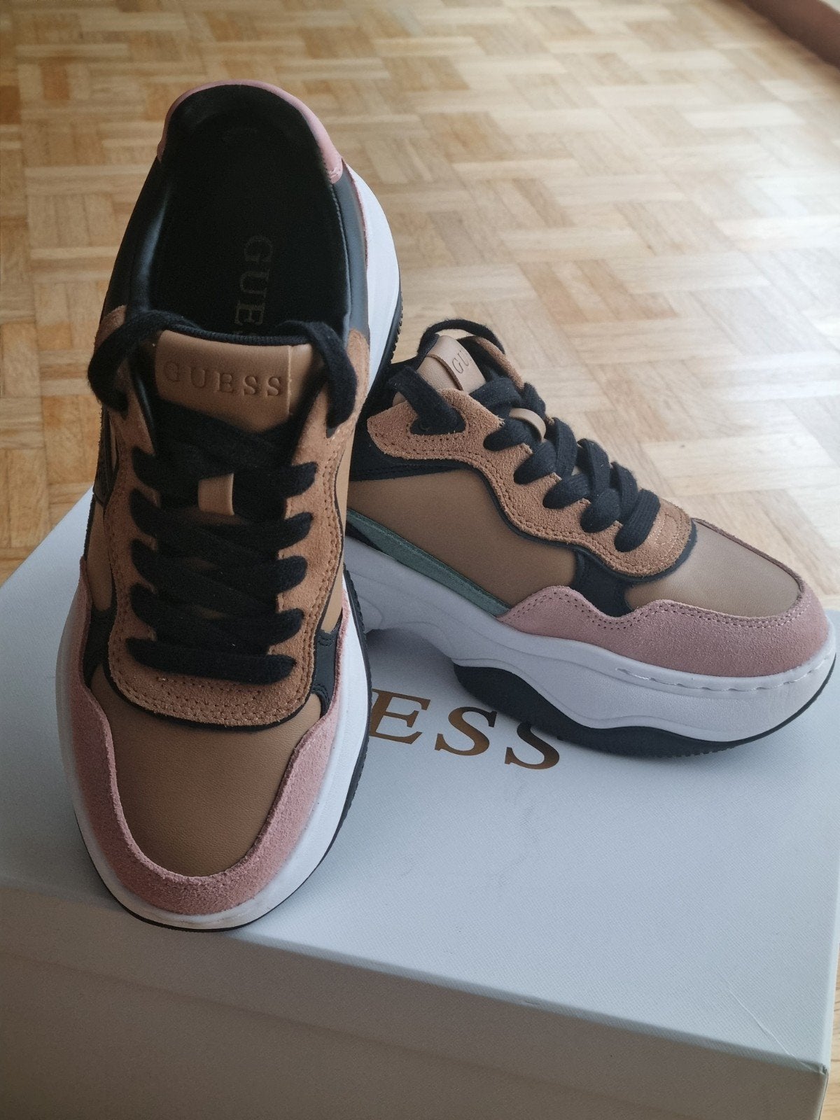 basket Guess Neuves, Enlèvement