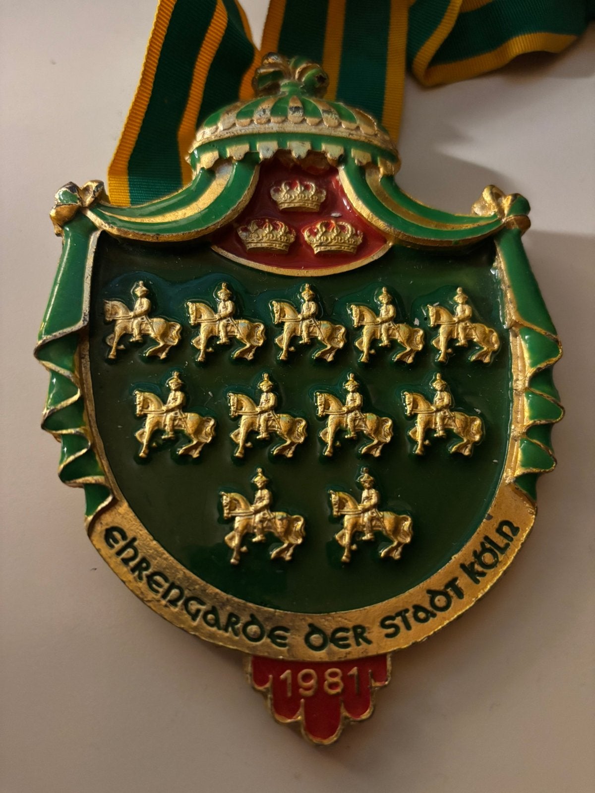 Medaille keulen carnaval 1981, Verzamelen, Speldjes, Pins en Buttons, Ophalen of Verzenden, Zo goed als nieuw