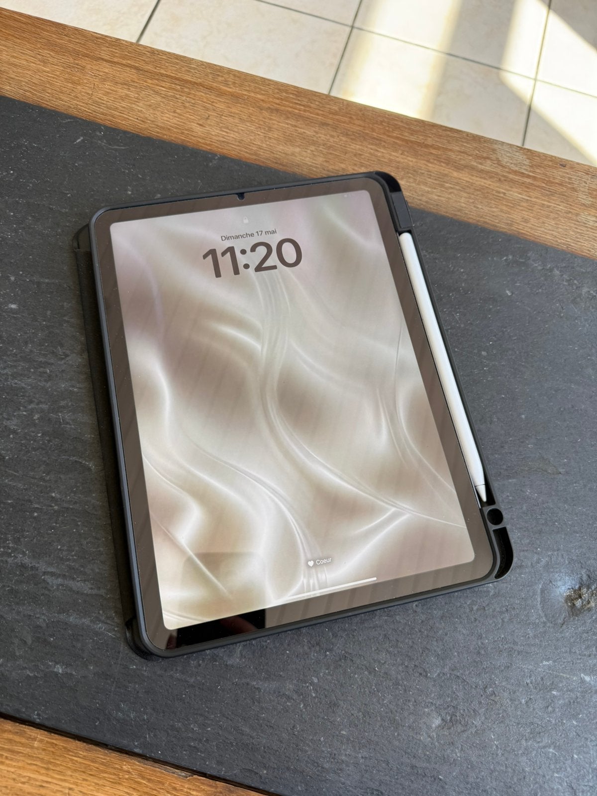 IPad Air 5th 2022 64GB, Computers en Software, Tablet-hoezen, Zo goed als nieuw, Ophalen