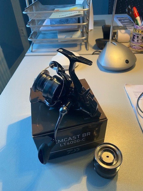 MOLEN DAIWA 24 EMCAST BR LT 4000 C, Ophalen of Verzenden, Nieuw, Molen
